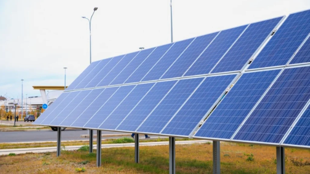 Solar panel mounting brackets