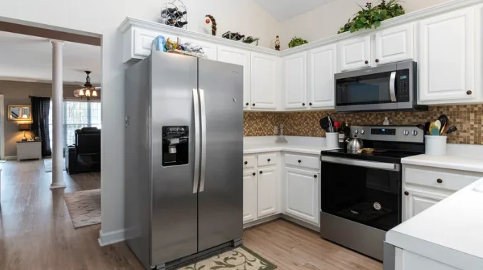 Solar refrigerator